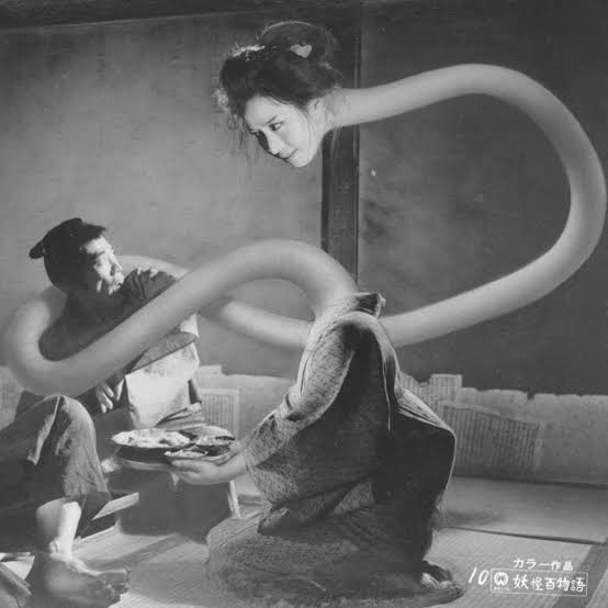 Cuerpos que se estiran el rokurokubi